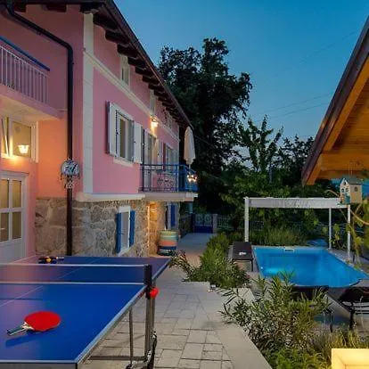 Nina Rose Boutique Villa لوفغان 0*,