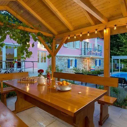 Nina Rose Boutique Villa لوفغان 0*,