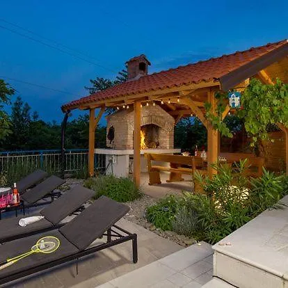 Nina Rose Boutique Villa لوفغان 0*,